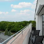 Przy Plazy Reymonta By Renters 公寓