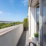 Przy Plazy Reymonta By Renters Apartamento